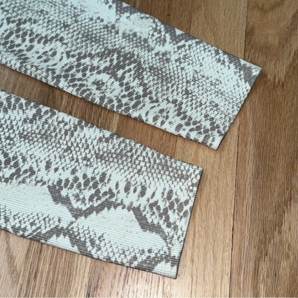 Beach Riot Sport Ayla Taupe Snake Print Leggings - Picture 6 of 9